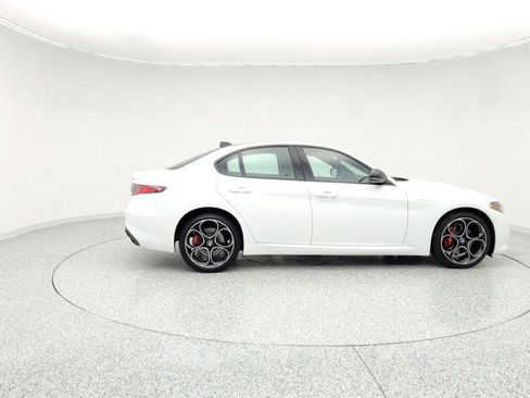 Used 2025 Alfa Romeo Giulia AWD w/ Veloce Package AWD image 4