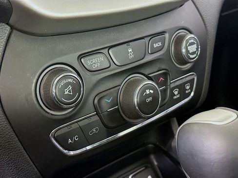 Used 2014 Jeep Cherokee Trailhawk w/ Leather Interior Group image 21