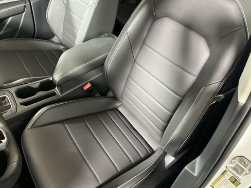 Used 2023 Volkswagen Jetta SE w/ Panoramic Sunroof Package FWD image 15