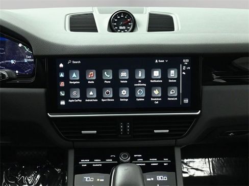 Used 2023 Porsche Cayenne Coupe image 28