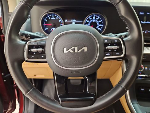Used 2024 Kia Carnival LX FWD image 10