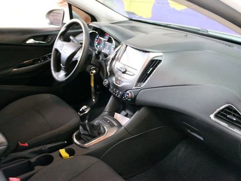 Used 2018 Chevrolet Cruze LT FWD image 11