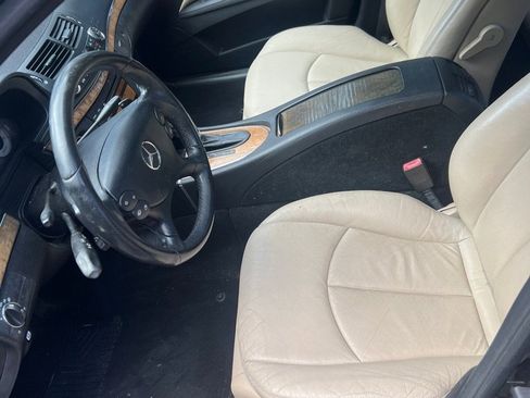 Used 2009 Mercedes-Benz E 350 4MATIC Sedan image 5