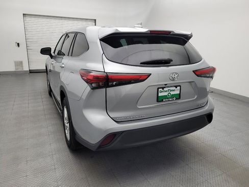 Used 2021 Toyota Highlander LE AWD/4WD image 6