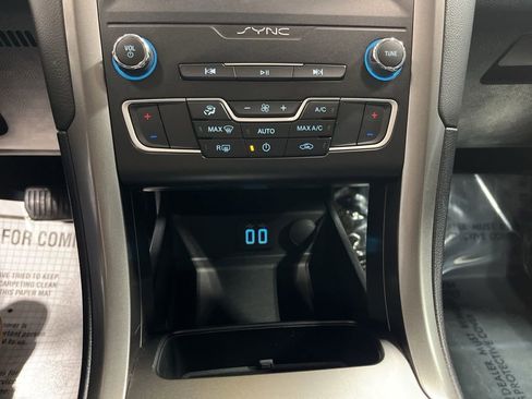 Used 2020 Ford Fusion SE image 30