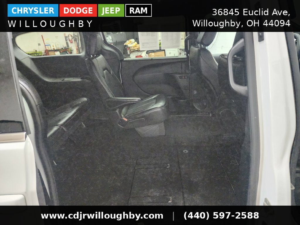 Used 2025 Chrysler Pacifica Select FWD image 33
