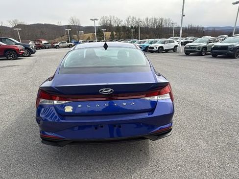 Used 2023 Hyundai Elantra SEL image 5