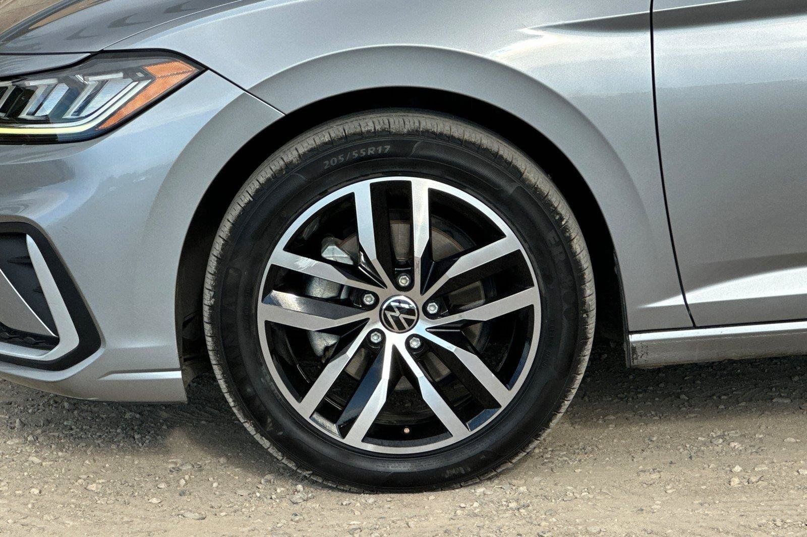 Certified 2025 Volkswagen Jetta SE FWD image 24