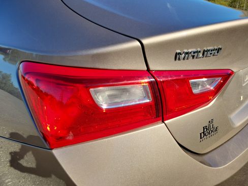 Used 2018 Chevrolet Malibu LT image 11