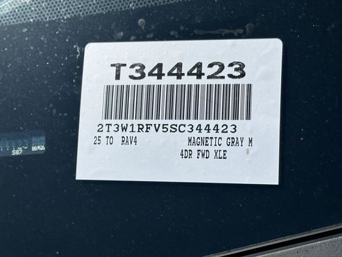 Used 2025 Toyota RAV4 XLE FWD image 14