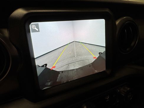 Used 2022 Jeep Gladiator Sport image 24