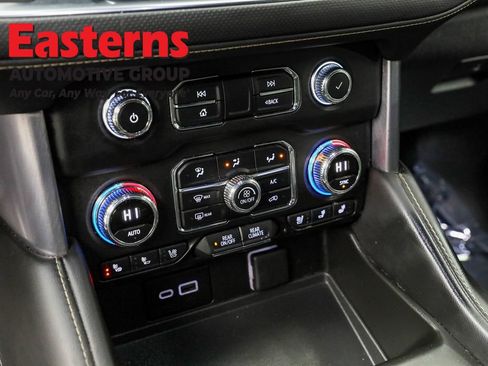 Used 2024 GMC Yukon XL SLT image 20