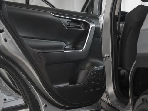 Used 2025 Toyota RAV4 LE image 31