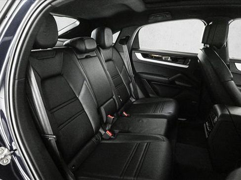Used 2025 Porsche Cayenne Coupe image 22