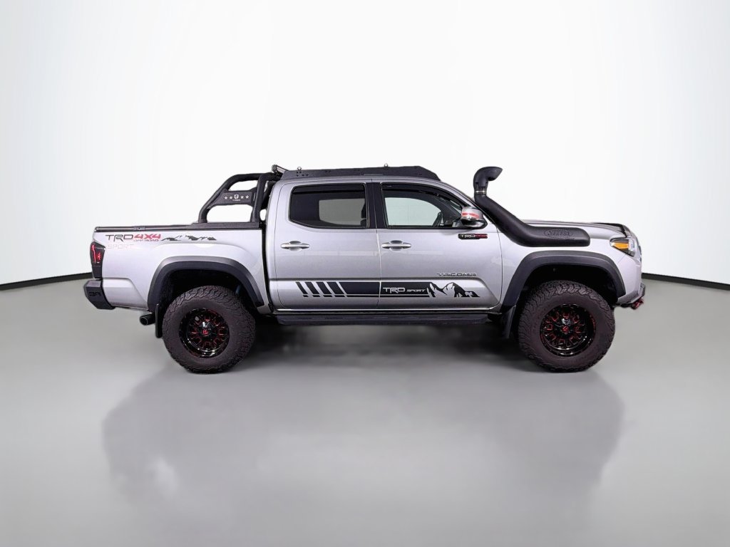 Used 2023 Toyota Tacoma TRD Off-Road AWD/4WD image 7