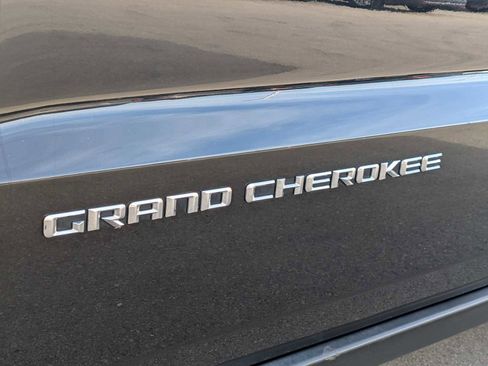 Used 2015 Jeep Grand Cherokee Limited AWD/4WD image 11