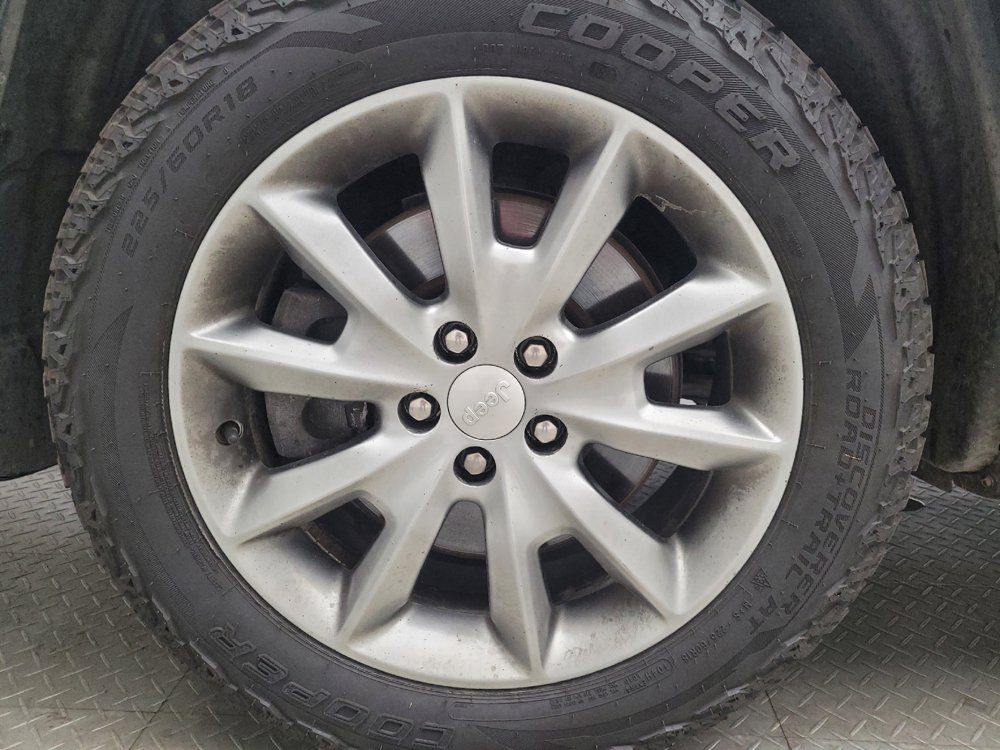 Used 2018 Jeep Cherokee Limited AWD/4WD image 31