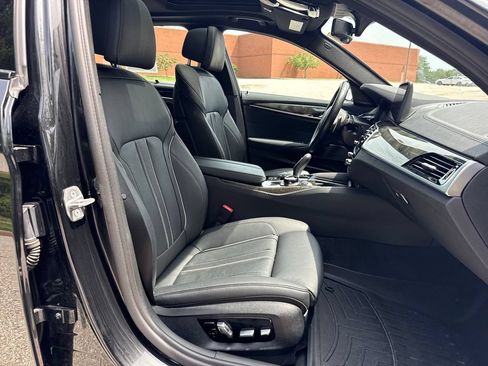 Used 2022 BMW M550i xDrive w/ Executive Package AWD/4WD image 31