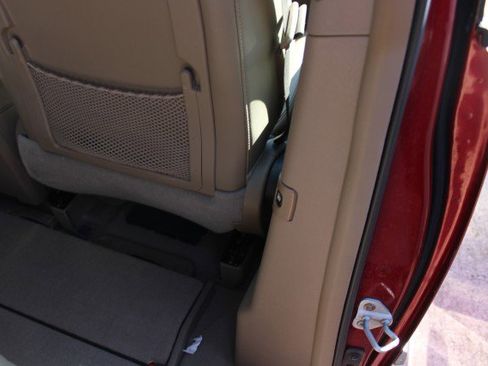 Used 2013 Chrysler Town & Country Touring image 19