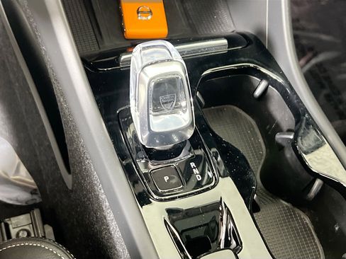 Used 2023 Volvo XC40 B5 Plus w/ Protection Package Premier image 17