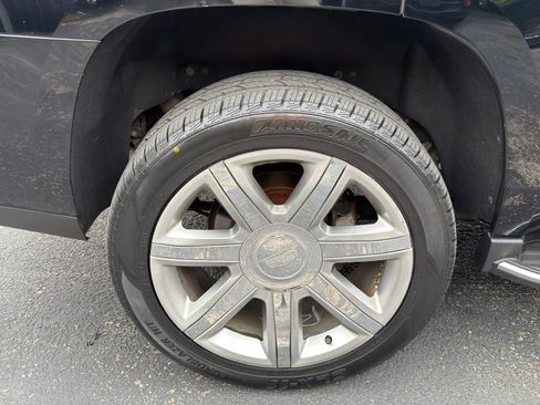 Used 2018 Cadillac Escalade Luxury RWD image 14