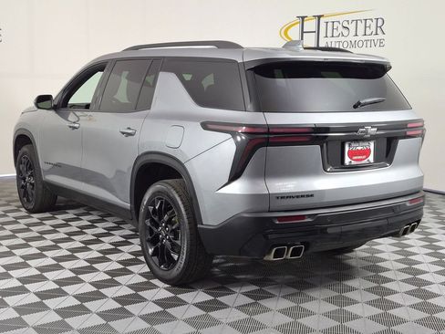 Used 2025 Chevrolet Traverse LT w/ Midnight/Sport Edition FWD image 5