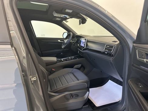 New 2026 Volkswagen Atlas Cross Sport SEL R-Line AWD/4WD image 31