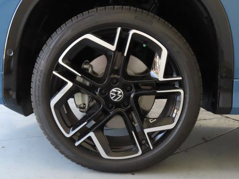 New 2026 Volkswagen Tiguan SEL R-Line image 29