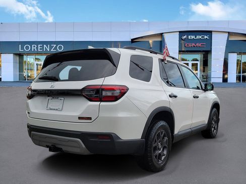 Used 2024 Honda Pilot TrailSport image 5