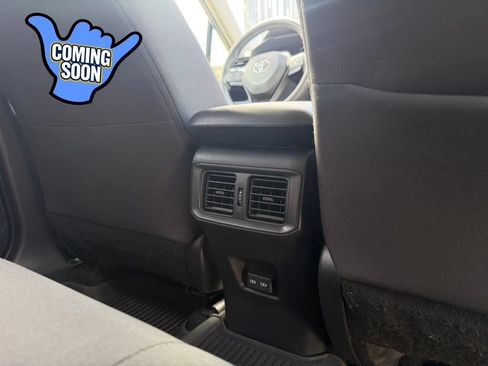 Used 2022 Toyota RAV4 XLE FWD image 16
