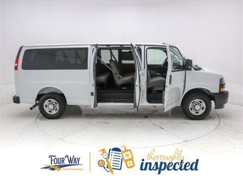 Used 2025 Chevrolet Express 3500 LS image 3