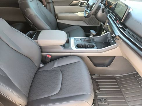 New 2027 Kia Carnival FWD image 13