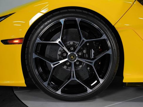 Used 2024 Lamborghini Revuelto AWD/4WD image 17