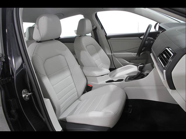 Certified 2023 Volkswagen Jetta SE FWD image 15