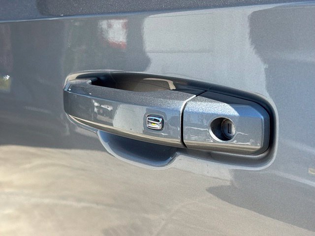 Used 2025 GMC Yukon XL AT4 Ultimate AWD/4WD image 9
