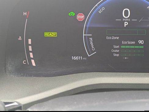 Used 2025 Toyota Camry LE w/ Convenience Package FWD image 28