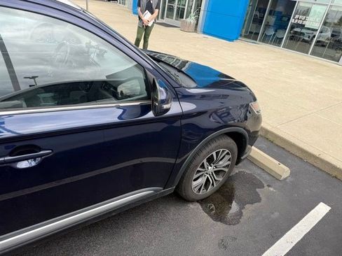 Used 2017 Mitsubishi Outlander SE AWD/4WD image 4