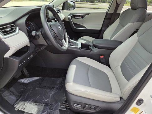 Used 2022 Toyota RAV4 XLE Premium image 23