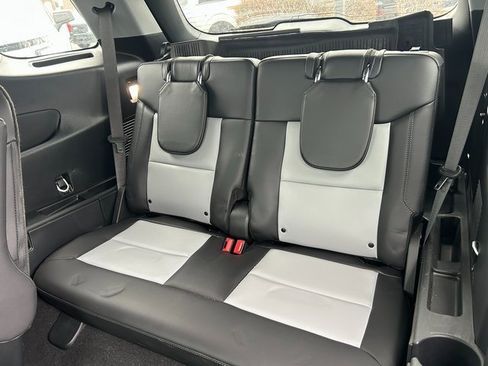 Used 2024 Ford Explorer XLT w/ Equipment Group 202A image 31