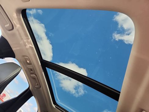 Used 2022 Volvo XC60 B5 Momentum image 15