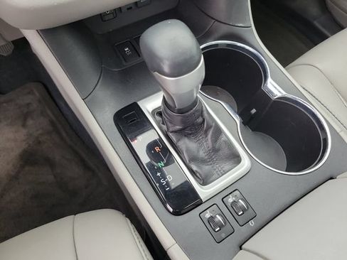 Used 2019 Toyota Highlander XLE FWD image 30