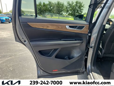 Used 2025 Volkswagen Atlas SE FWD image 15