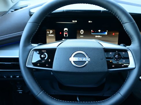 Certified 2025 Nissan Murano Platinum w/ Cargo Package image 18