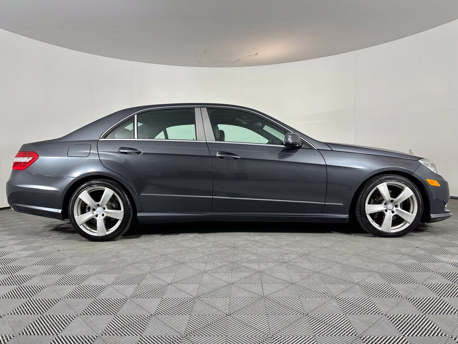 Used 2011 Mercedes-Benz E 350 4MATIC Sedan image 21