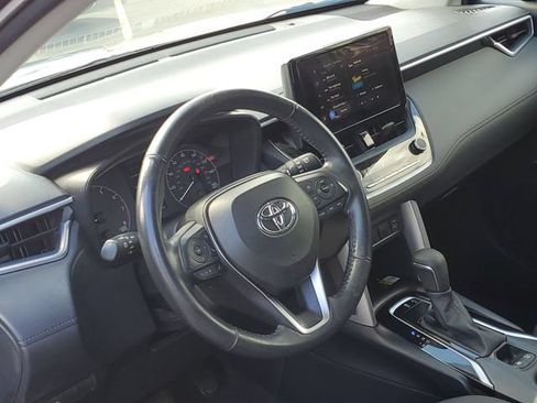 Used 2023 Toyota Corolla Cross LE AWD/4WD image 19
