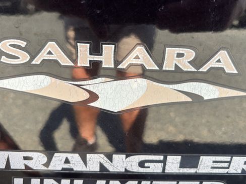 Used 2014 Jeep Wrangler Unlimited Sahara w/ Dual Top Group AWD/4WD image 13