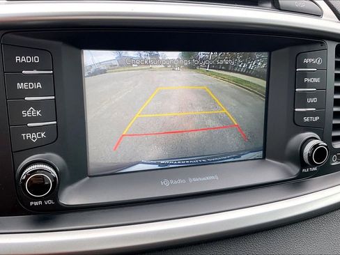 Used 2017 Kia Sorento LX w/ LX Convenience Package image 21