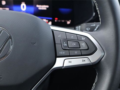 Certified 2022 Volkswagen Taos SE image 18