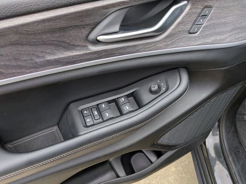 Used 2023 Jeep Grand Cherokee Limited image 9