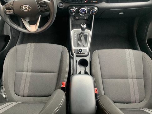 Used 2025 Hyundai Venue SEL FWD image 15